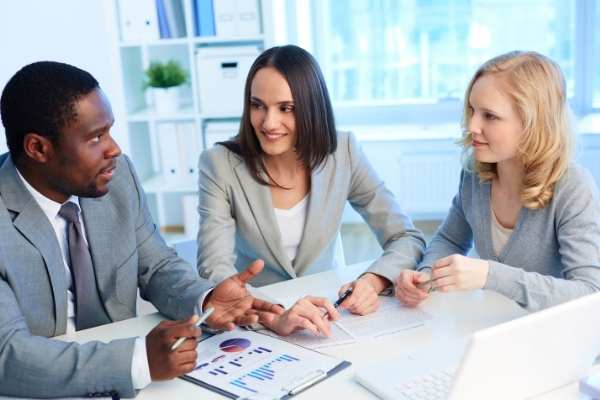 3 coworkers discussing a project